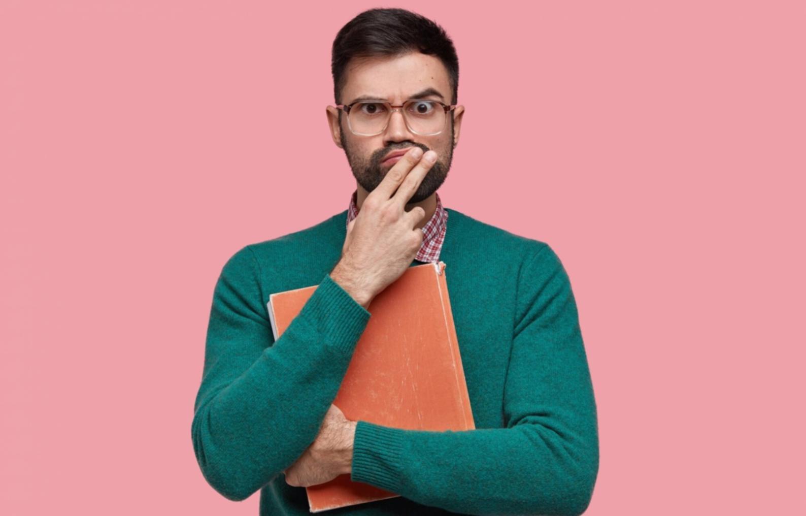 詳細的預算分析圖表與財務數據整理工作